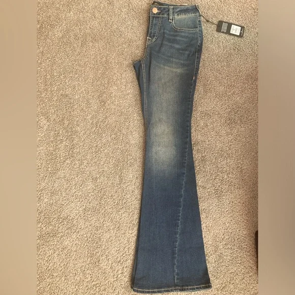 Women’s True Religion Jeans - Picture 2 of 6